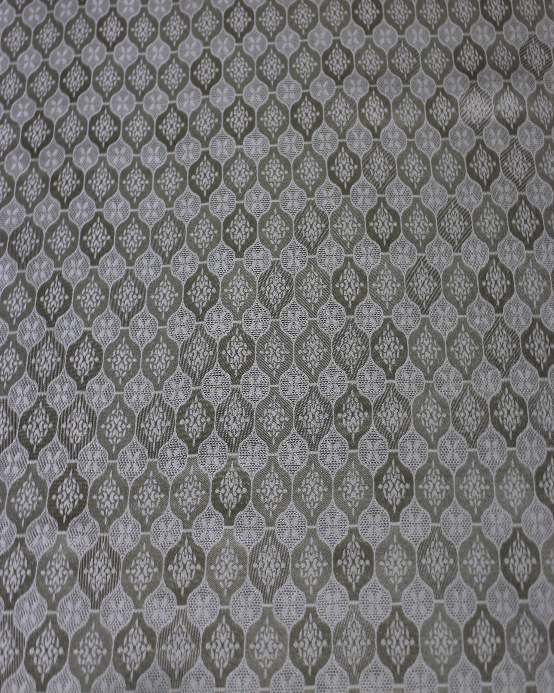 Overall view of 19 momme silk Sangbo jacquard satin RH-2395 with repeating geometric woven pattern